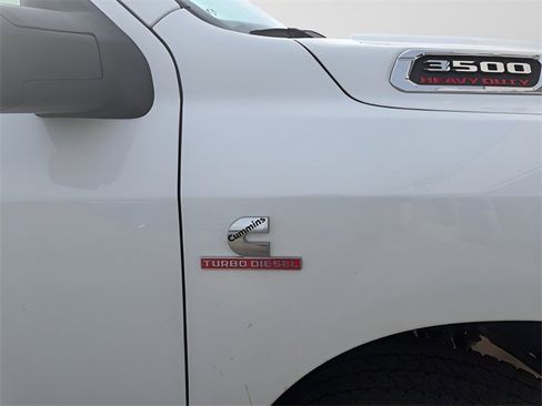 Used 2024 RAM 3500 Tradesman w/ Chrome Appearance Group image 4