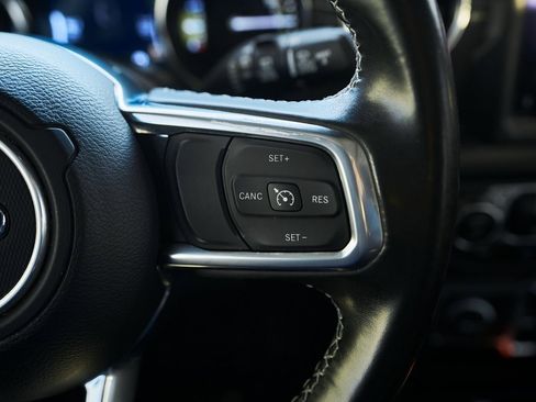 Used 2022 Jeep Wrangler Unlimited Sahara image 39