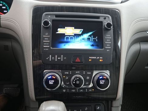Used 2016 Chevrolet Traverse LT image 9