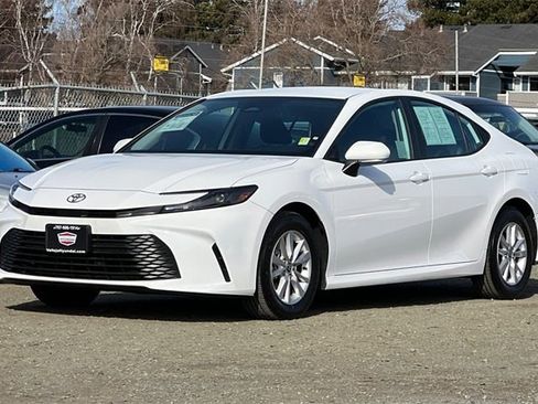 Used 2025 Toyota Camry LE image 11