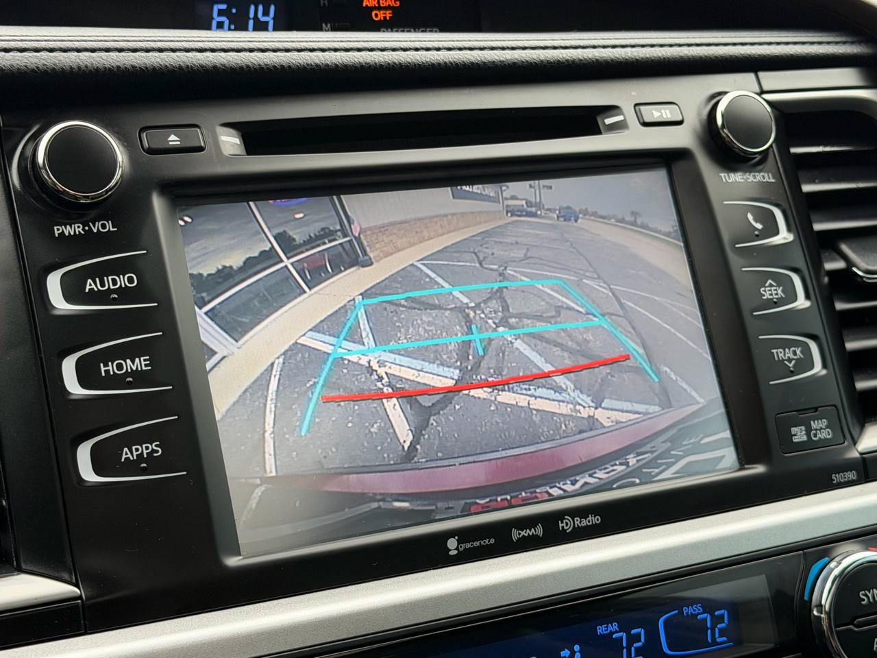 Used 2019 Toyota Highlander XLE FWD image 18