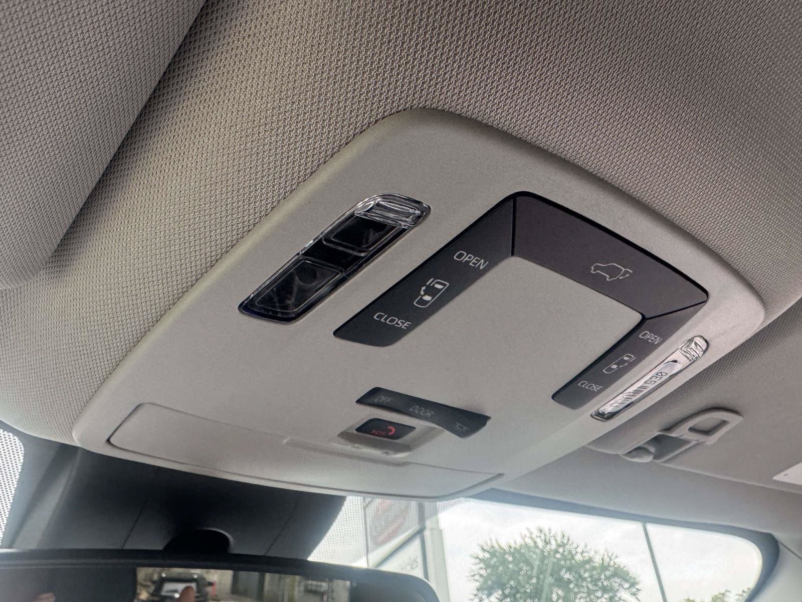 Used 2026 Toyota Sienna LE FWD image 29