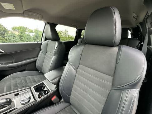 Used 2024 Mitsubishi Outlander SE AWD/4WD image 15