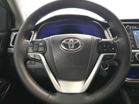 Used 2015 Toyota Highlander Limited Platinum AWD/4WD image 11