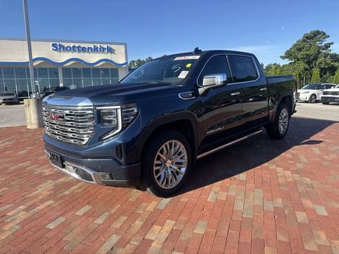 Used 2022 GMC Sierra 1500 Denali w/ Technology Package AWD/4WD image 4