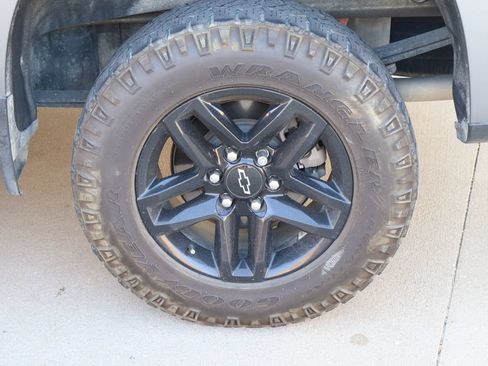 Used 2020 Chevrolet Silverado 1500 LT Trail Boss AWD/4WD image 27