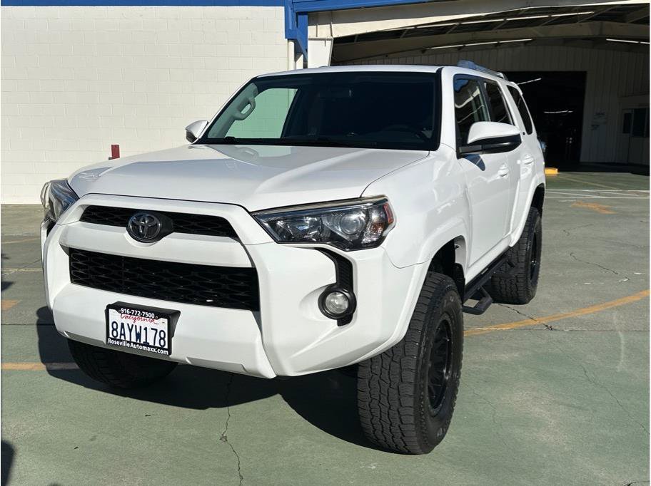 Used 2015 Toyota 4Runner SR5 AWD/4WD image 3
