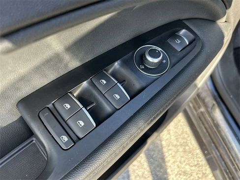 Used 2024 Alfa Romeo Stelvio Veloce image 16