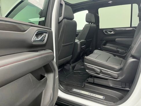 Used 2022 Chevrolet Suburban RST w/ Sport Performance Package image 30