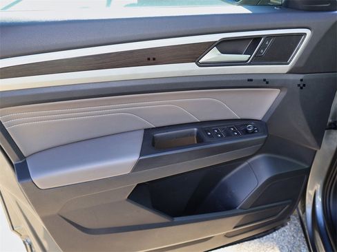 Certified 2022 Volkswagen Atlas SE image 13