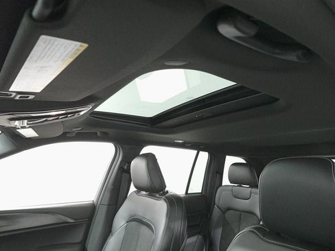 New 2025 Jeep Grand Cherokee Altitude image 12