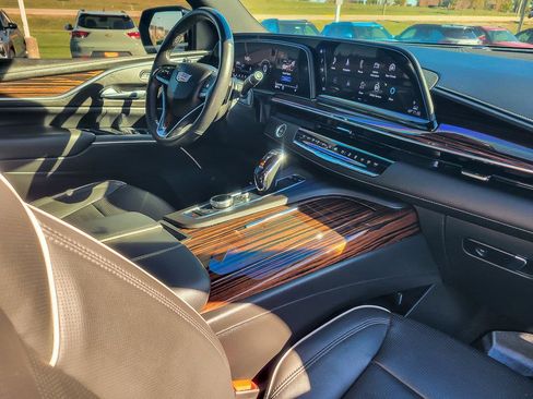 Certified 2023 Cadillac Escalade Premium Luxury w/ LPO, Radiant Package image 25