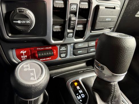 Used 2025 Jeep Wrangler Unlimited Rubicon image 23