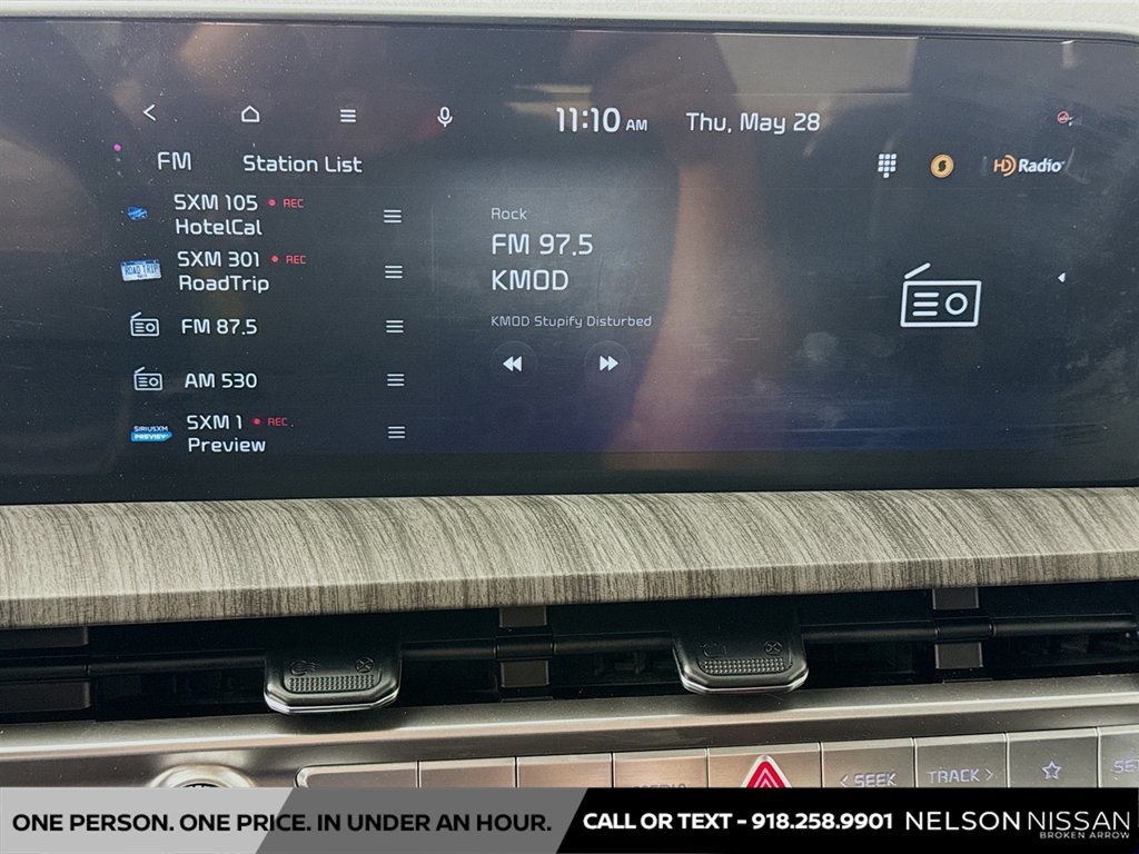 Used 2024 Kia Telluride EX w/ EX Captain's Chair Package FWD image 15