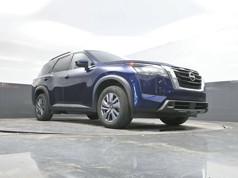 Used 2025 Nissan Pathfinder SV FWD image 47