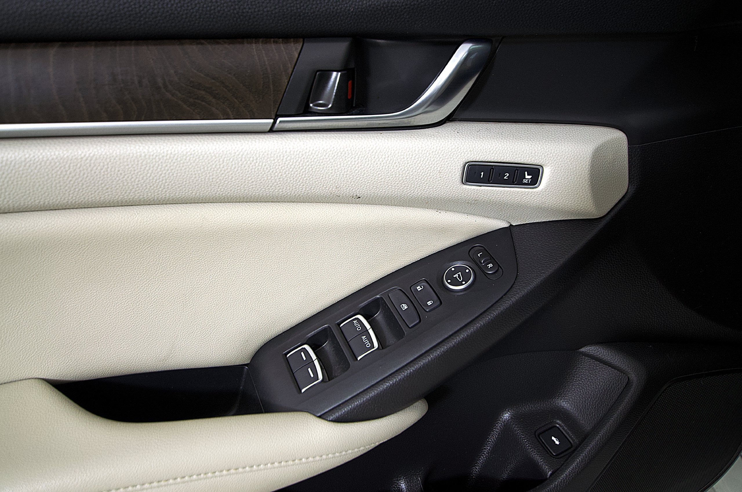 Used 2018 Honda Accord EX-L image 17