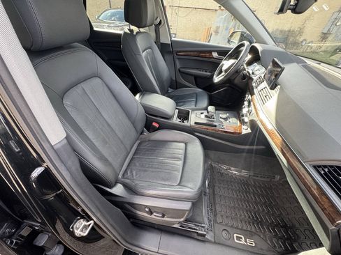 Used 2020 Audi Q5 2.0T Premium w/ Convenience Package AWD/4WD image 21
