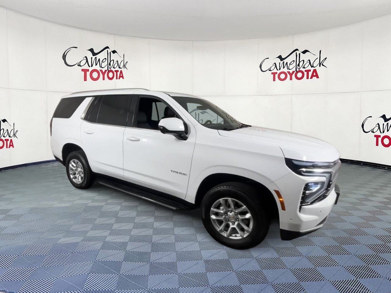 Used 2025 Chevrolet Tahoe LT AWD/4WD image 2