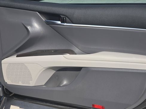 Used 2021 Toyota Camry SE FWD image 15