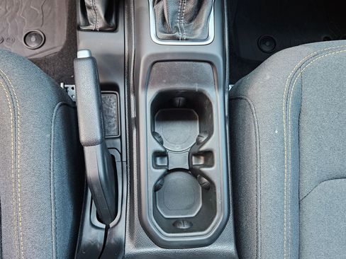 Used 2025 Jeep Wrangler Sport image 12