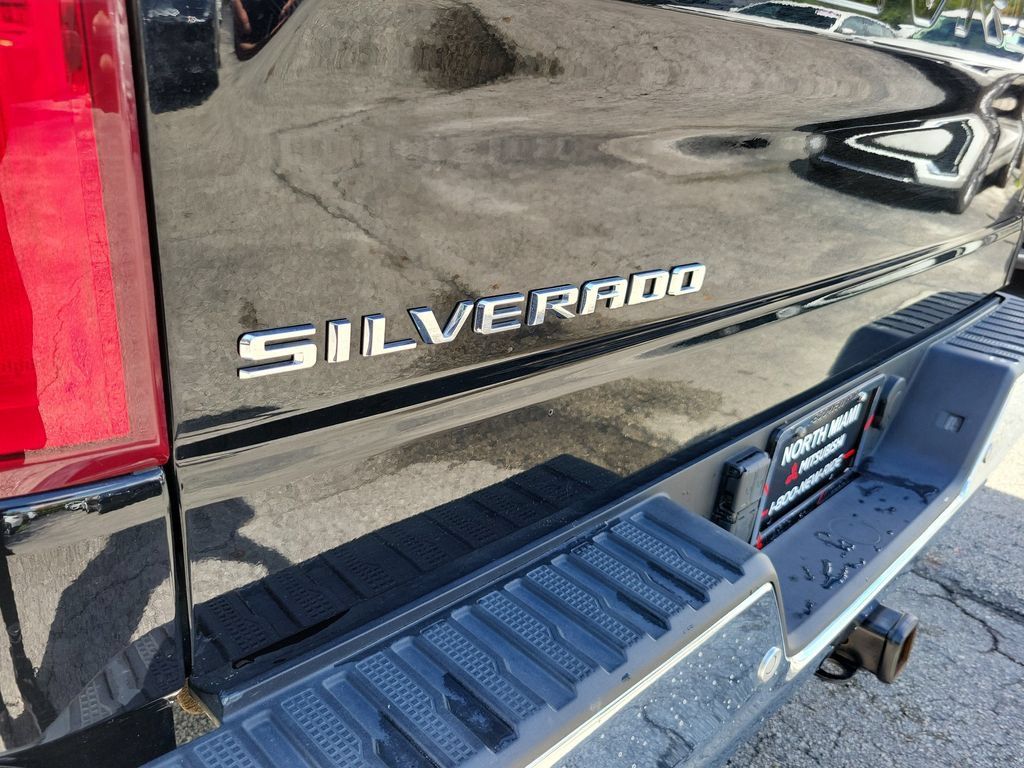Used 2022 Chevrolet Silverado 1500 LTZ w/ Technology Package AWD/4WD image 9