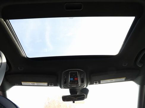 New 2025 Jeep Grand Cherokee Altitude image 18