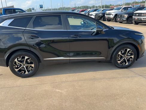 Used 2024 Kia Sportage EX FWD image 2