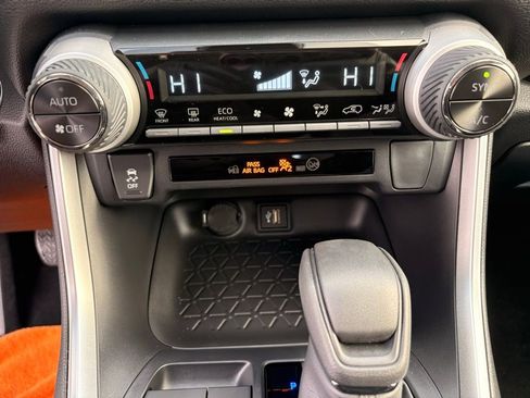 Used 2025 Toyota RAV4 XLE image 36