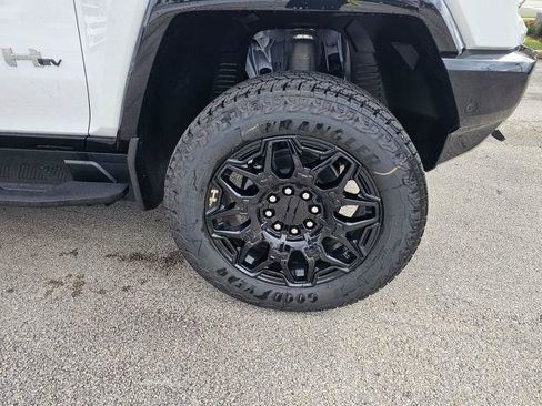 New 2026 GMC Hummer EV 2X image 11