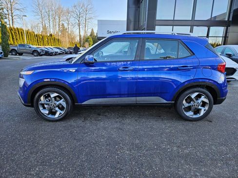 Used 2022 Hyundai Venue SEL image 2