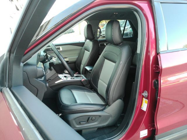 Used 2023 Ford Explorer XLT w/ Equipment Group 202A AWD/4WD image 6