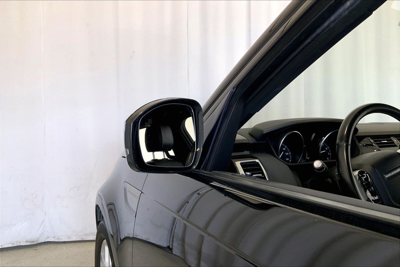 Used 2020 Land Rover Discovery SE AWD/4WD image 10