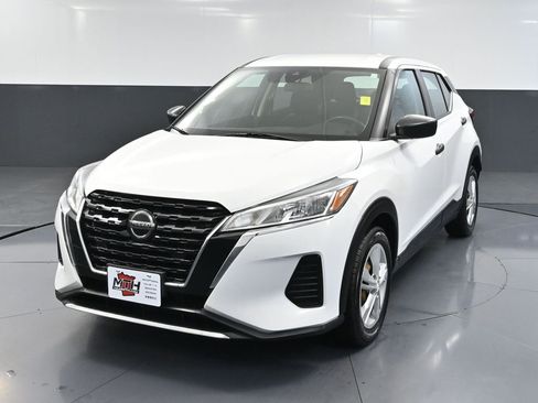 Used 2021 Nissan Kicks S image 11