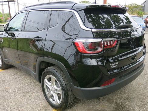 Used 2024 Jeep Compass Latitude AWD/4WD image 3