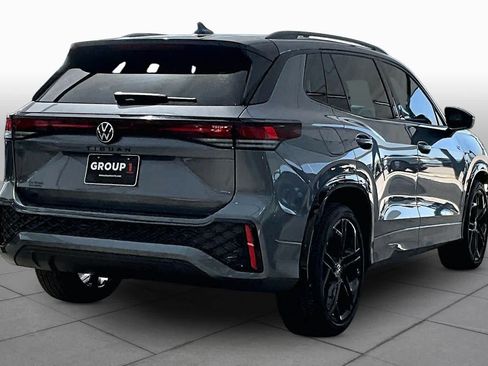Used 2025 Volkswagen Tiguan SE R-Line FWD image 13