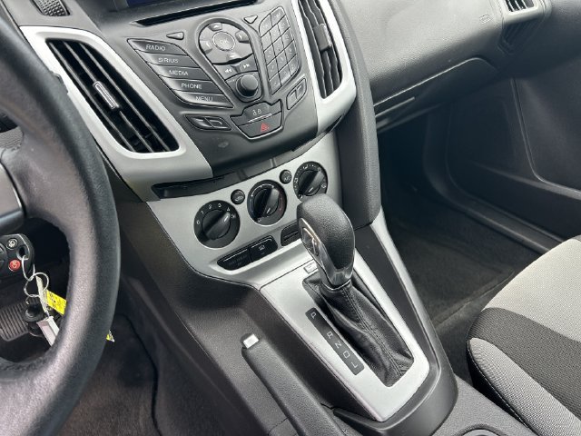 Used 2014 Ford Focus SE w/ SE Sport Package FWD image 25