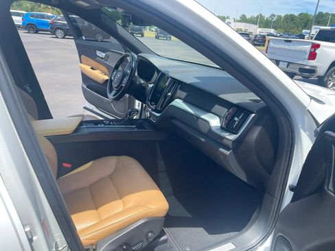Used 2020 Volvo XC60 T5 Momentum AWD/4WD image 22