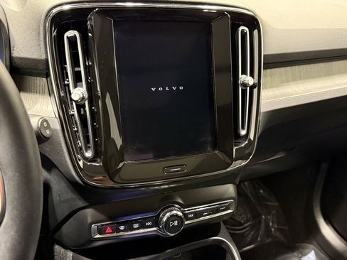 Used 2024 Volvo XC40 B5 Ultimate w/ Protection Package Premier image 12