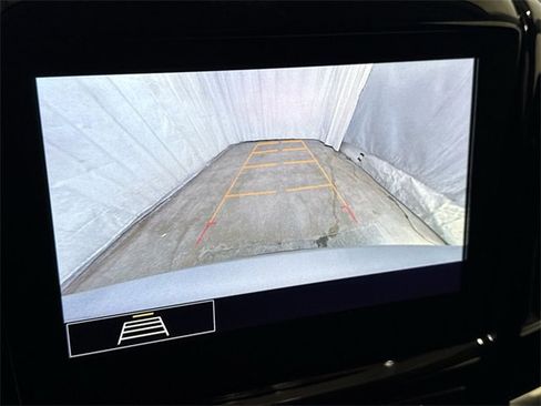 Used 2021 Chevrolet Traverse LT image 19