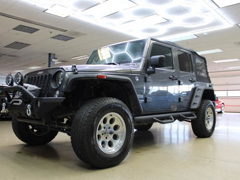 Used 2018 Jeep Wrangler Unlimited Sport S AWD/4WD image 3