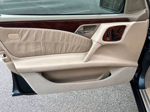 Used 1999 Mercedes-Benz E 320 4MATIC Wagon image 17