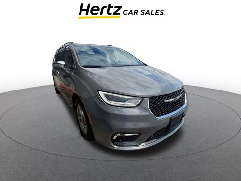 Used 2022 Chrysler Pacifica Limited FWD image 1