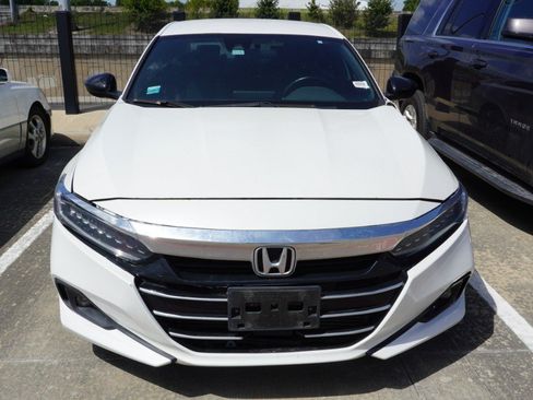 Used 2021 Honda Accord Sport image 2