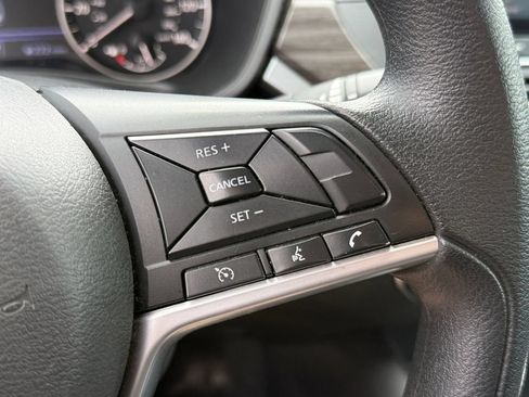 Used 2025 Nissan Altima 2.5 SV FWD image 17