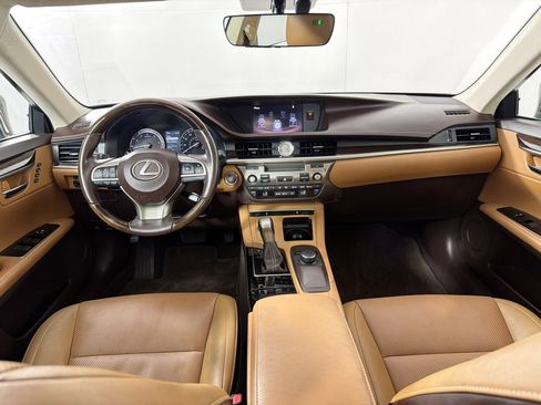 Used 2016 Lexus ES 350 w/ Premium Package w/Wood Trim FWD image 25