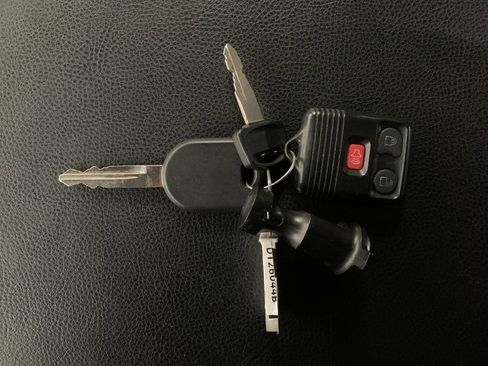 Used 2013 Ford F150 XLT w/ Luxury Equipment Group image 28