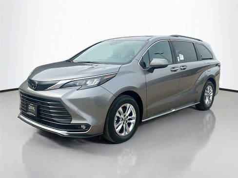 New 2026 Toyota Sienna XLE image 4