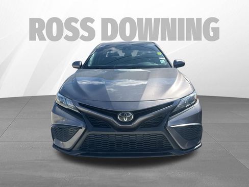 Used 2021 Toyota Camry SE image 2