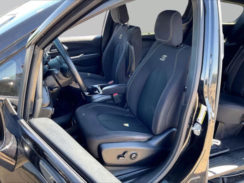 Used 2018 Chrysler Pacifica Touring Plus w/ S Appearance Package FWD image 8