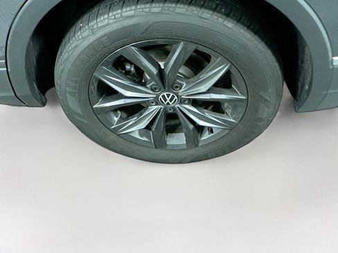 Used 2024 Volkswagen Tiguan SE FWD image 11